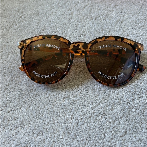 Party Favour Sunglasses Collection - Picture 6 of 6